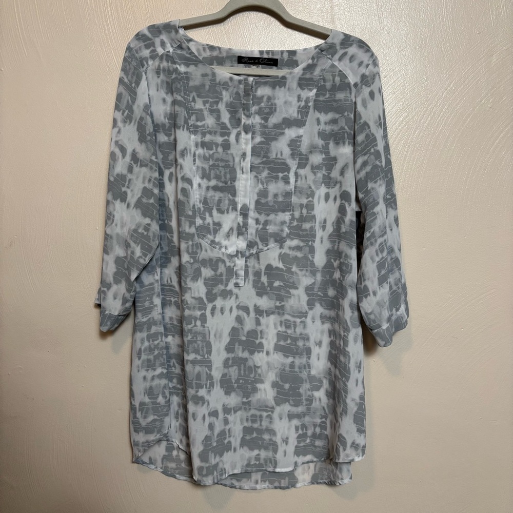 Rose & Olive Women's Shirt Top Blouse 3/4 Sleeve Gray White Pattern‎ Buttons XL